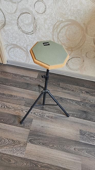 Тренировочный пэд для барабанщиков Asanasi на стойке. Состояние почти