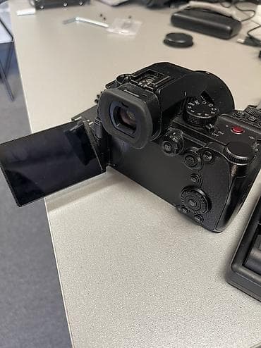 4 pin: Продаю Panasonic Lumix S5m2x камера в идеальном состоянии. комплект — 2