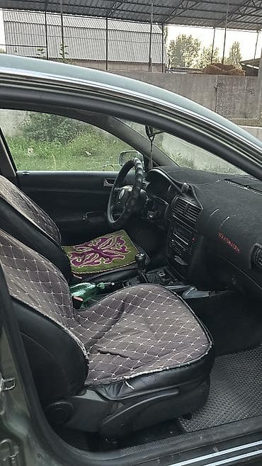 Volkswagen Passat: 2003 г., 2 л, Механика, Бензин — 7