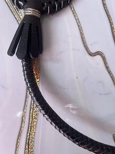 кыргызские национальные платья: Кыргыздын оюсу менен камчы (нагайка) ручной работы. - Материалы — 7