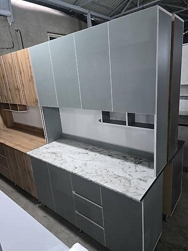 шкаф для кухнии: Кухонный гарнитур 
Размер: длина 1,5м
Доставка по городу есть — 5