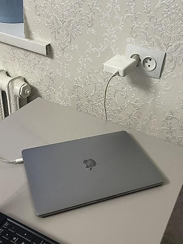 poco f8: MacBook Pro Retina Retina 13 inch Touchbar АКБ держит Все функции — 2