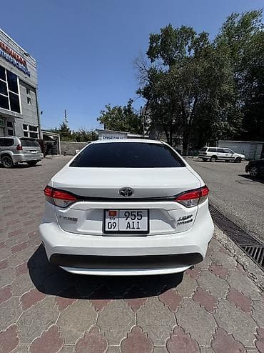 coroll: Toyota Corolla: 2022 г., 1.8 л, Вариатор, Гибрид, Седан — 2