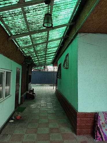 с гаража: Продаётся частный дом с большим ухоженным двором и садом. Основные — 5