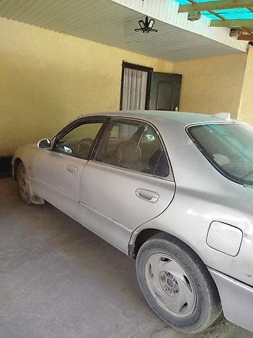 Mazda 626: 1993 г., Седан