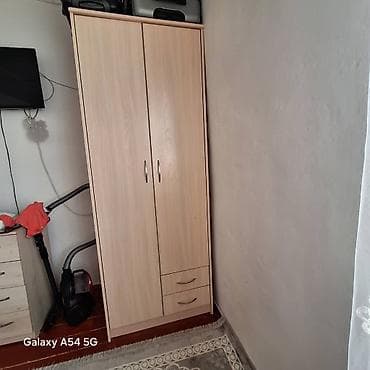 шкаф угловой для одежды и белья: Двухстворчатый шкаф-купе для одежды из ЛДСП светлого цвета (под — 1