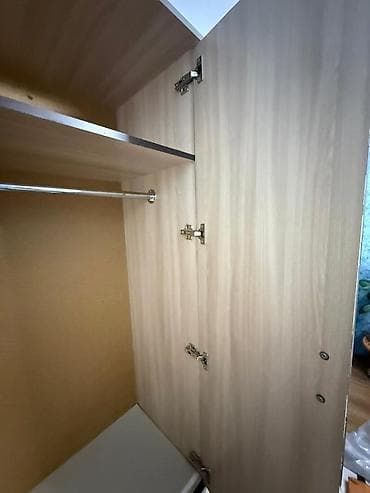 буу полка: Двухдверный платяной шкаф в современном светлом дубовом декоре. Цена — 3