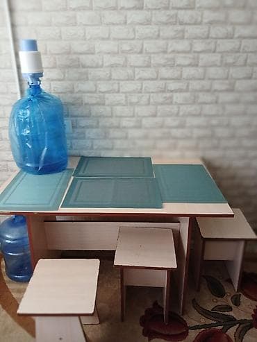 табуретки дерев: Комплект кухонной мебели из ЛДСП: - Стол прямоугольный со столешницей — 2