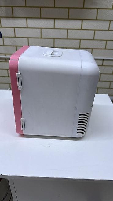 magic mous: Мини-холодильник SAST (розовый/белый) для косметологии - Компактный — 4