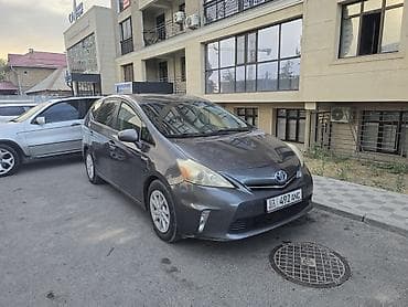 Toyota Prius C: 2013 г., 1.8 л, Вариатор, Гибрид, Хэтчбэк at lalafo.kg Toyota Prius C: 2013 г., 1.8 л, Вариатор, Гибрид, Хэтчбэк