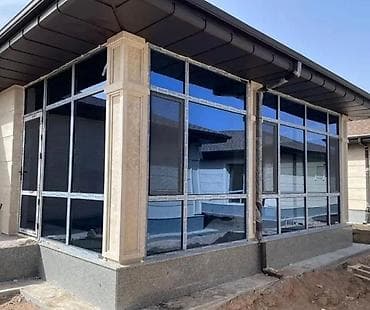 Буюртмага алюминий терезе, Терезе түрү: Панорамалык, Декоративдик өзгөчөлүктөрү: Декоративдик байламталар, Акы төлөнүүчү орнотуу, Бөлүп төлөө жок