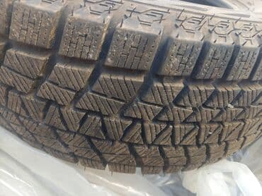 Ковролин: Автомобильные шины зимние, размер 205/65 R15. почти новый — 2