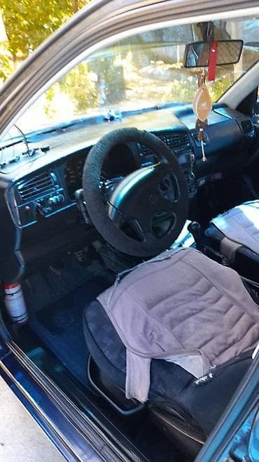 унаа бишкек авторынок: Volkswagen Golf: 1994 г., 1.6 л, Кол менен иштөөчү, Бензин, Хетчбек — 10