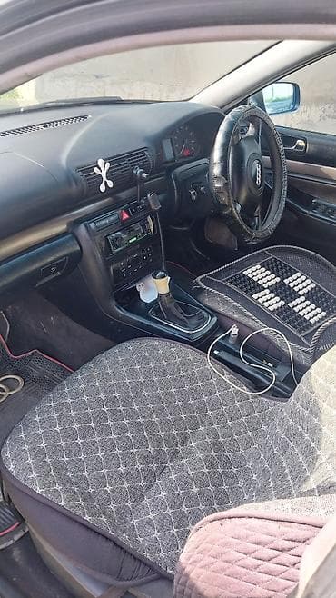Audi A4: 2000 г., 1.8 л, Механика, Бензин, Седан