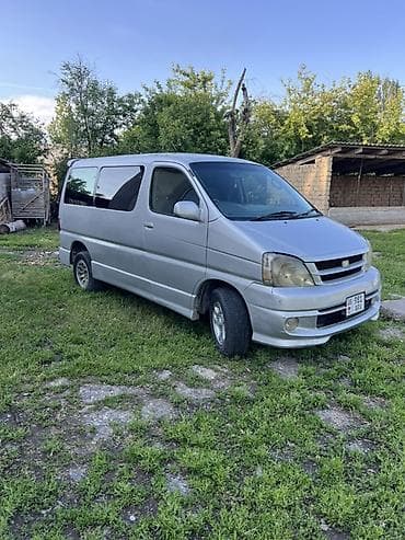 для такси авто: Toyota Hiace: 2000 г., Автомат, Газ, Минивэн — 2