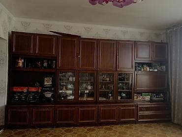 dinner table: Стенка/модульный шкаф для гостиной из тёмного дерева с витринами. - — 2
