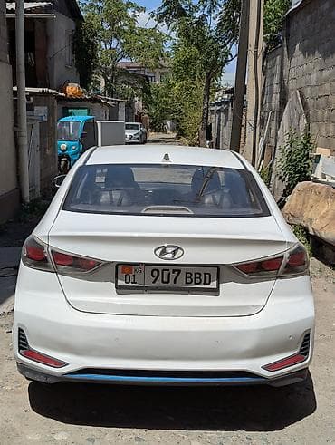 byd e2 2023: Hyundai Elantra: 2020 г., 1.6 л, Автомат, Гибрид, Седан — 2