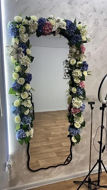 Сейфы: Декоративное напольное зеркало с цветочной рамой - Большое — 1