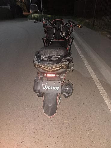 мопеды 150 куб: Скутер/мопед 50–150 см³ (визуально спортивного стиля), черный с — 6