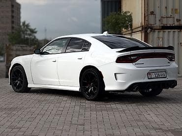 красный салон: Dodge Зарядник: 2020 г., 5.7 л, Бензин, Седан — 3