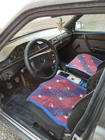 Mercedes-Benz W124: 1990 г., 2.3 л, Механика, Бензин, Седан — 5