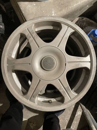 55 camry: Продаю комплект шин с титановыми дисками цена 27000 сом за комплект — 5