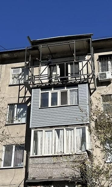 обшивка домов: Выносной балкон с панорамным остеклением и облицовкой сайдингом - — 8