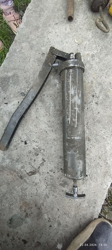 ключи на авто: Ручные шприцы для смазки, набор из нескольких штук. ты одну штуку 250 — 2