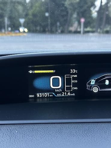 8: Toyota Prius: 2021 г., 1.8 л, Вариатор, Гибрид, Хэтчбэк — 7