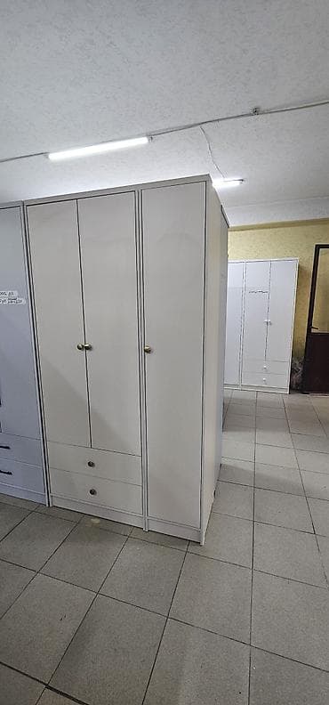 Шкаф трёхдверный платяной, белый - Размер: ?220 см (указано на
