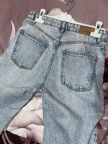 джинсы bershka: Джинсы, Прямые, Средняя талия, Вареные, M — 2