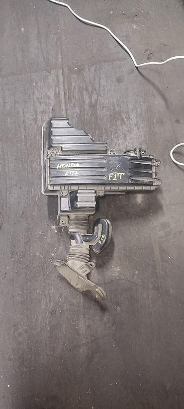 fit: Honda FIT, корпус воздушного фильтра — 1