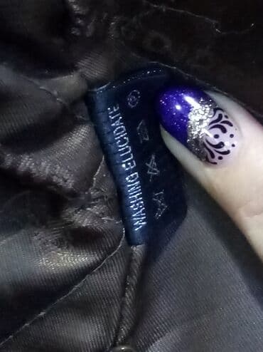 Спецодежда: Зимнее женское пальто в отличном состоянии, надевали пару раз, сами — 4