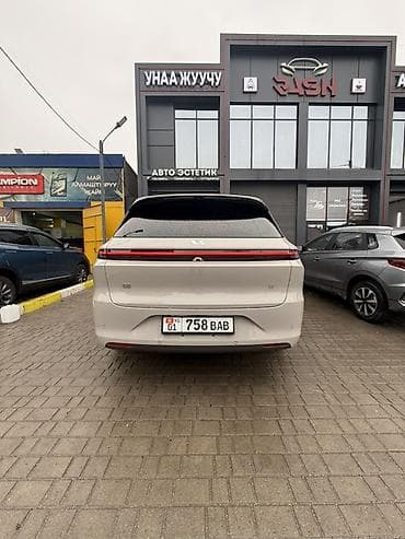 авто крайслер: Lixiang L6: 2024 г., 1.5 л, Автомат, Электромобиль, Кроссовер — 4