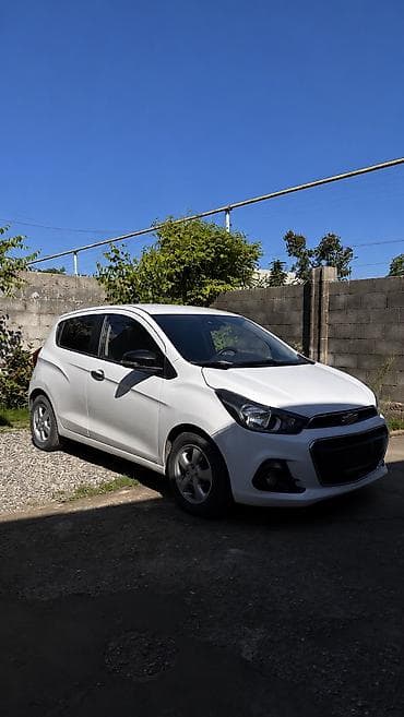 Chevrolet Spark: 2016 г., 1 л, Автомат, Бензин, Хэтчбэк