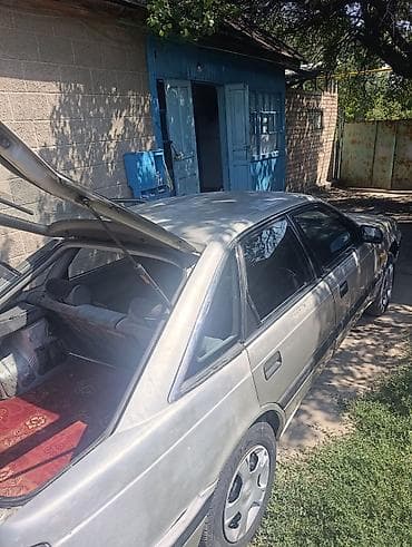 Унаа сатуу: Mazda 626: 1989 г., 2 л, Кол менен иштөөчү, Бензин, Лифтбек — 3