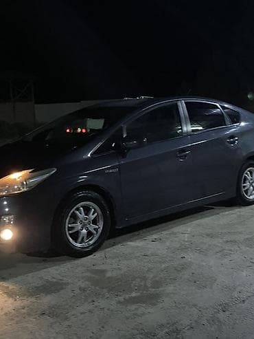 Унаа: Toyota Prius: 2010 г., 1.8 л, Вариатор, Гибрид, Хетчбек — 3