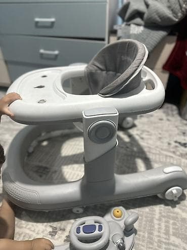 калесики: Детские ходунки Babywalker в серо-белом цвете. Удобная модель для — 4