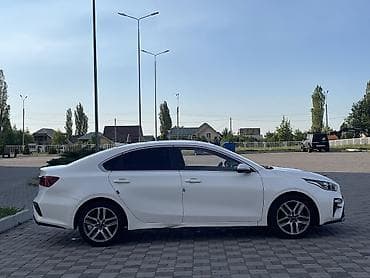 deepal so7: Kia K3: 2019 г., 1.6 л, Бензин, Хэтчбэк — 4
