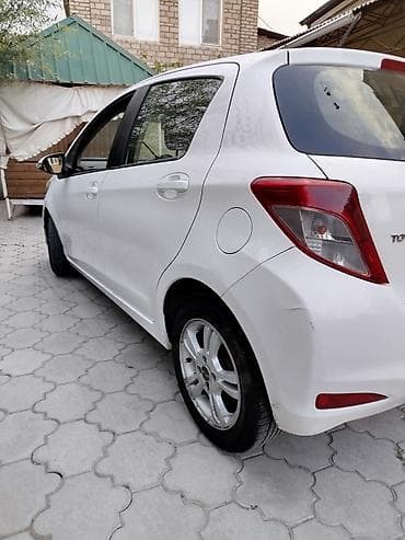 ярис: Toyota Yaris: 2014 г., 1.3 л, Автомат, Бензин, Хэтчбэк — 4