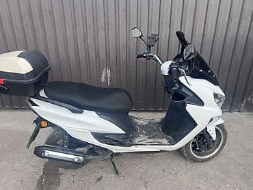 Макси-скутер 150 куб. см, Бензин, Б/у at lalafo.kg Макси-скутер 150 куб. см, Бензин, Б/у