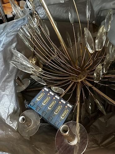 Люстры: Люстра “Sputnik” с подвесками из прозрачного стекла
Отдам даром люстру — 1