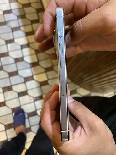айфон их: IPhone 16 Pro, Белый — 4
