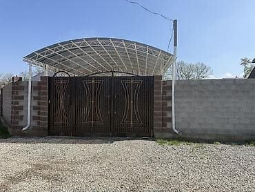 Продаётся одноэтажный дом с закрытым двором. Основные характеристики — 4