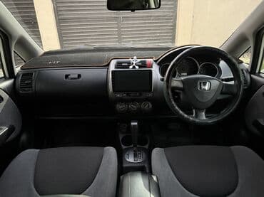 срочно продаю нужны деньги очень срочно: Honda Fit: 2003 г., 1.3 л, Вариатор, Бензиновая, Хэтчбэк — 5