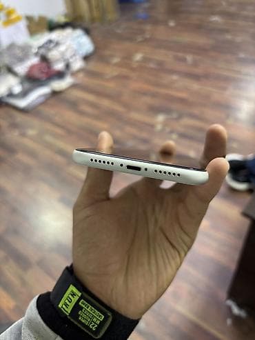 i3 9: IPhone 11, Белый — 5