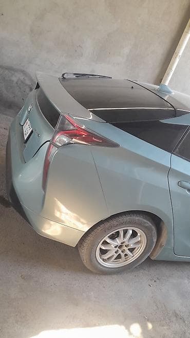 step vagon: Toyota Prius: 2016 г., Гибрид, Хэтчбэк — 3