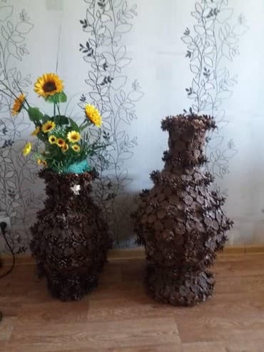 Вазы из шишек. Большие