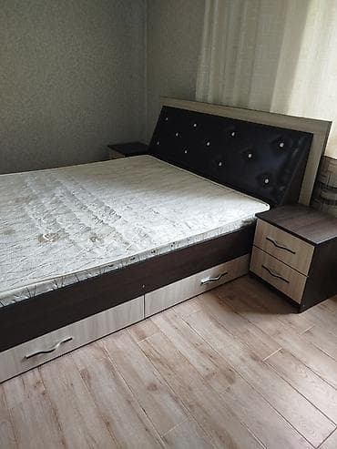 Мебель: Двуспальная кровать, Б/у, С матрасом, длина - 200 см — 1