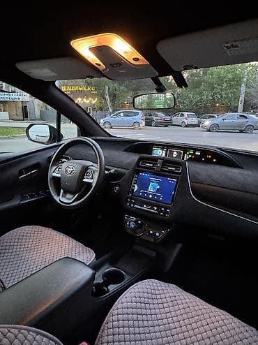 машины до 150к: Toyota Prius: 2016 г., 1.8 л, Вариатор, Гибрид, Хэтчбэк — 7